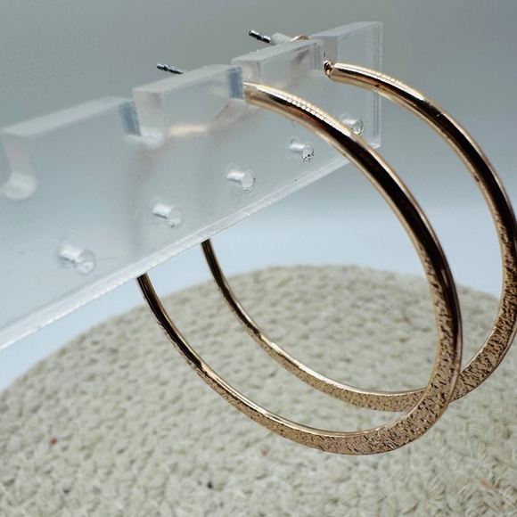 Rose Gold Necklace And Earrings Set - Picture 5 of 7